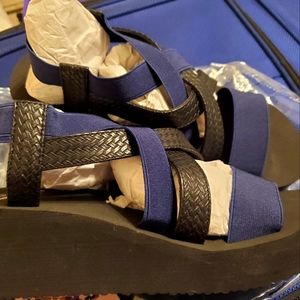 Muk Luks Sabine Black Blue Strappy Wedge Sandals 9